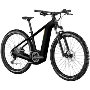 A Bicicleta Elétrica Bergamont E-Revox Edition tem Forqueta Suntour XCM 32, um motor Performance Line Bosch e uma bateria PowerTube de 500 Wh.