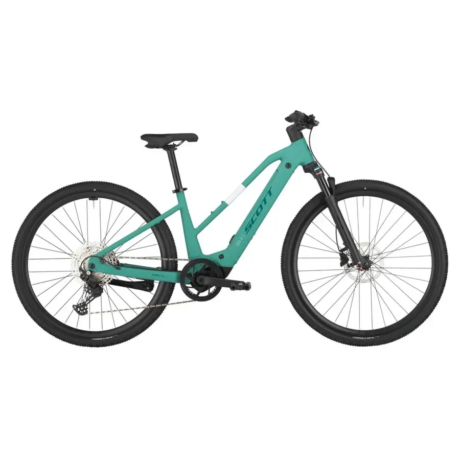 A Bicicleta Elétrica SCOTT Passage 20 Slope tem Shimano Deore de 12VL, Luz dianteira Lezyne e Travões de Disco Shimano.