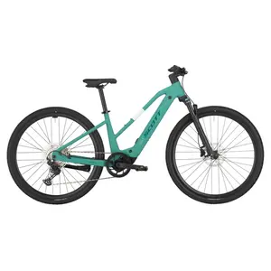 A Bicicleta Elétrica SCOTT Passage 20 Slope tem Shimano Deore de 12VL, Luz dianteira Lezyne e Travões de Disco Shimano.