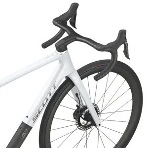 A Bicicleta SCOTT Addict RC PRO desafia a gravidade e eleva o desempenho, esta é a nossa bicicleta de corrida de fábrica mais leve de sempre.