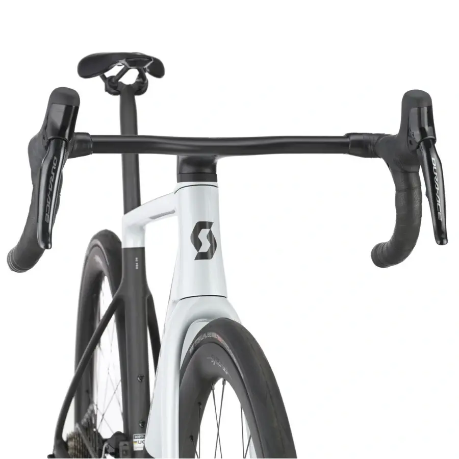 A Bicicleta SCOTT Addict RC PRO desafia a gravidade e eleva o desempenho, esta é a nossa bicicleta de corrida de fábrica mais leve de sempre.