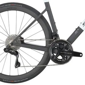 A Bicicleta SCOTT Addict RC PRO desafia a gravidade e eleva o desempenho, esta é a nossa bicicleta de corrida de fábrica mais leve de sempre.