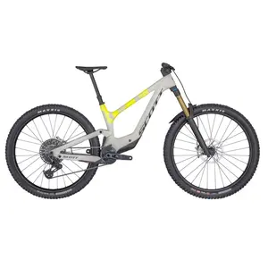 A Bicicleta SCOTT Ransom 900 Rc tem Quadro em HMX, Suspensão FOX 38 Grip2 Factory e SRAM X0 AXS de 12VL.