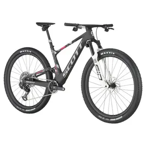 Descubra a Bicicleta SCOTT Spark RC World Cup EVO com Suspensão RockShox SID Ultimate e Flight Assistant Ultimate personalizado com 120 mm de curso.